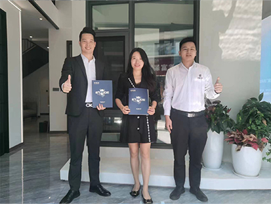 加盟伊盾門窗合影