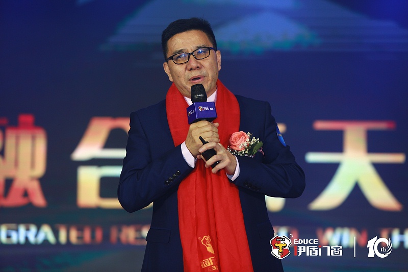 伊盾門窗十周年慶在佛山楓丹白鷺酒店隆重舉行，央視名嘴朱軼前來助陣！026