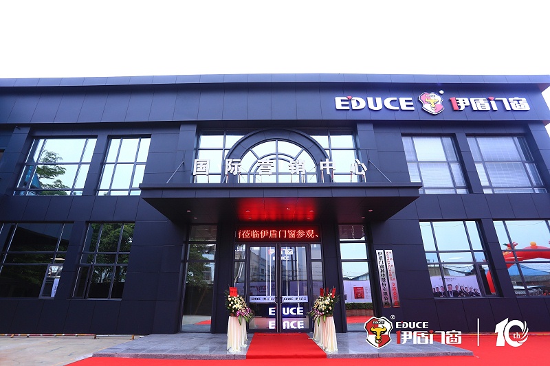 肩負著“讓生活遠離噪音,讓家庭擁有安全”企業(yè)使命的伊盾門窗,志在向人們展示一種獨創(chuàng)的生活意境,為懂得思考人生、注重提高生活質(zhì)量的上流階層提供整套門窗系統(tǒng)解決方案,讓上流階層擁有一個優(yōu)質(zhì)的家居生活環(huán)境。01 (10) 肩負著“讓生活遠離噪音,讓家庭擁有安全”企業(yè)使命的伊盾門窗,志在向人們展示一種獨創(chuàng)的生活意境,為懂得思考人生、注重提高生活質(zhì)量的上流階層提供整套門窗系統(tǒng)解決方案,讓上流階層擁有一個優(yōu)質(zhì)的家居生活環(huán)境。01 (10)