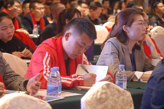 伊盾10載，贏領(lǐng)未來——伊盾門窗即將舉辦第八屆經(jīng)銷商戰(zhàn)略峰會！09