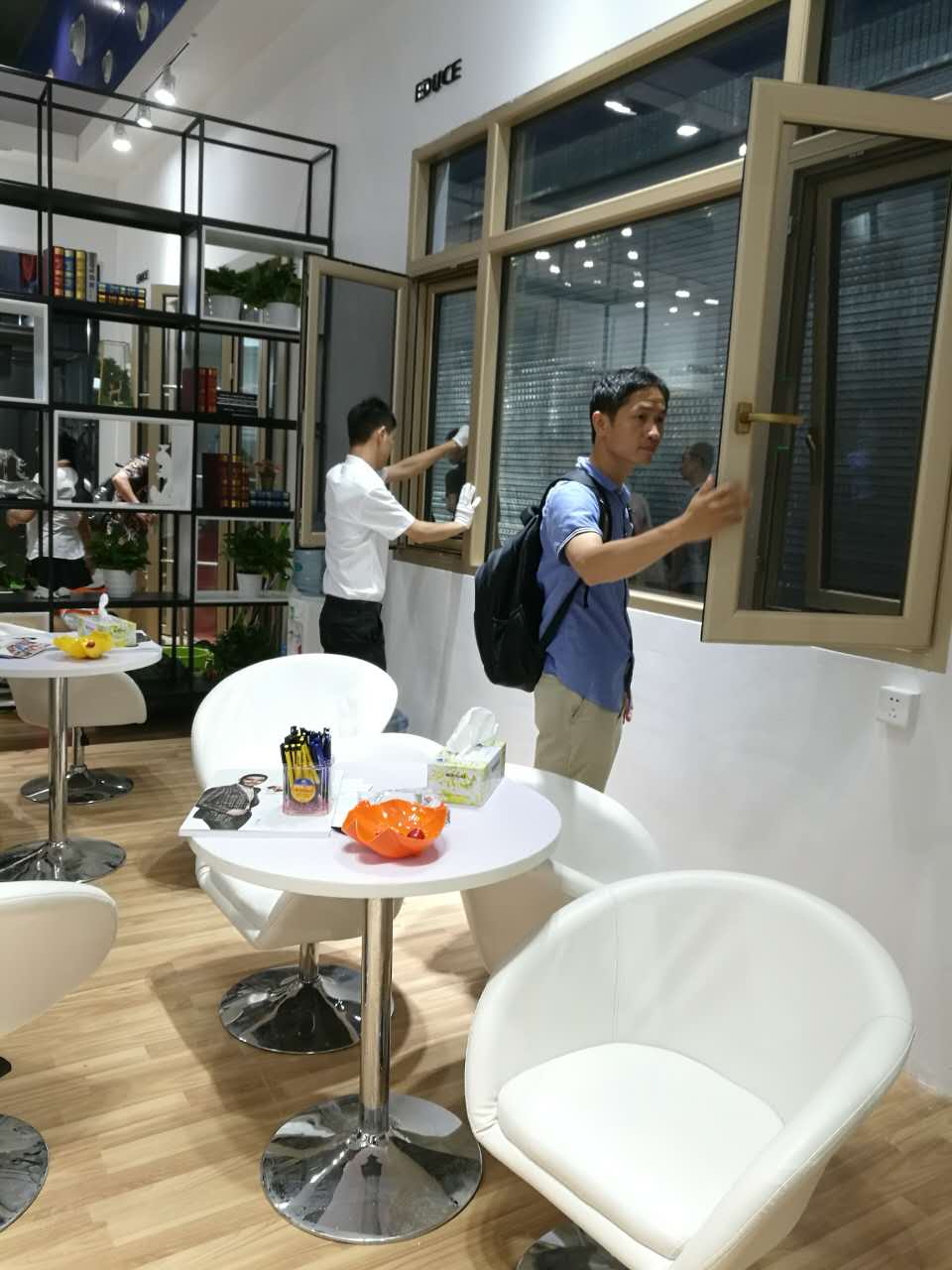 伊盾門窗廣州建博會(huì)現(xiàn)場