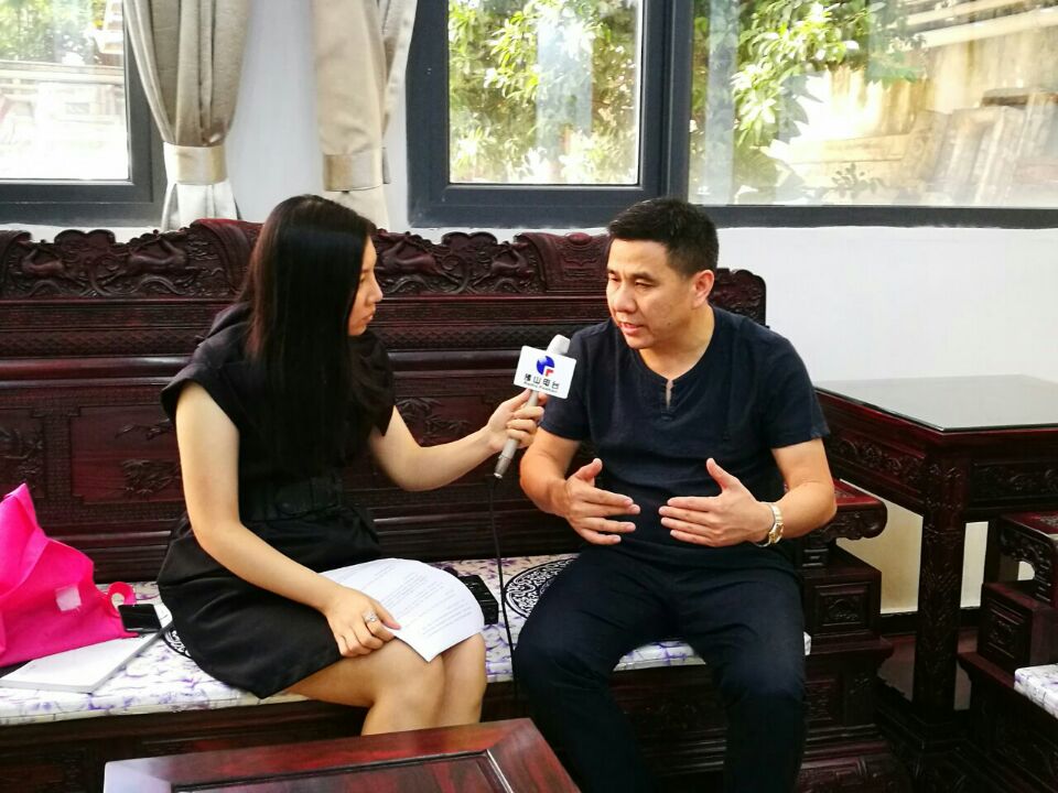 行業(yè)首家安全門窗企業(yè)伊盾門窗受邀佛山廣播電臺(tái)專訪