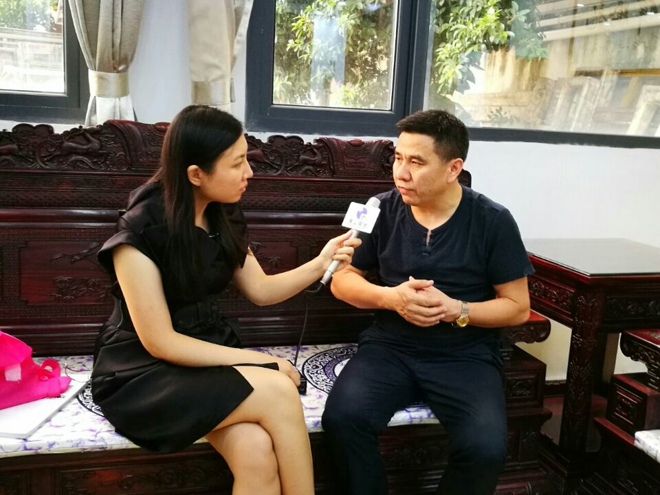 行業(yè)首家安全門窗企業(yè)伊盾門窗受邀佛山廣播電臺(tái)專訪